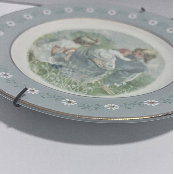 Vintage Tenderness Commemorative Plate Special Edition Avon Productions 1974 - Picture 14 of 16